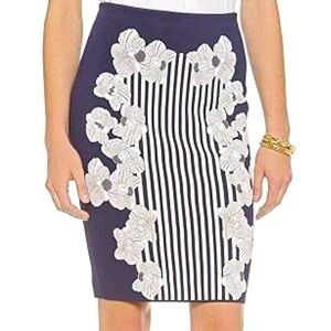 Diane Von Furstenberg “Kacee” size P navy / I key pencil skirt